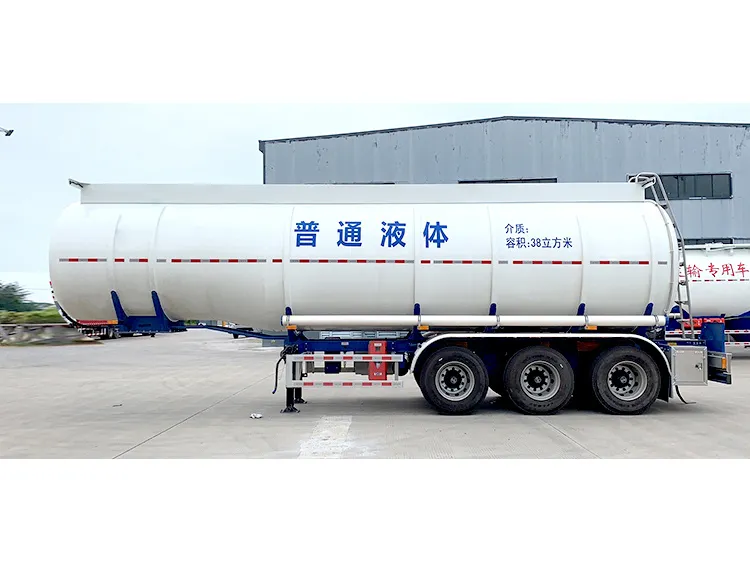 Semi-remorque de transport alimentaire liquide