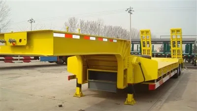 Véhicule de transport à quatre essieux