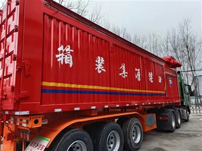 Camion à benne basculante latérale